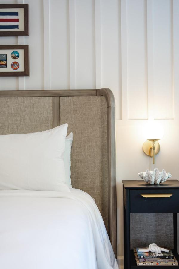 Greyfinch Chatham Inn エクステリア 写真